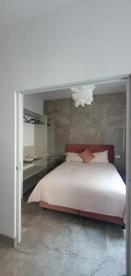 Apartment Pink Maison Milano Centro Piazza Diaz Duomo Italy