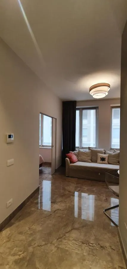 Pink Maison Milano Centro Piazza Diaz Duomo イタリア
